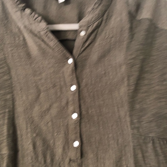 Lucky Brand Size M olive green blouse - Picture 3 of 3